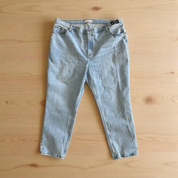 ABERCROMBIE & FITCH Light Wash 90s Straight Ultra Rise Jeans Sz 24 Plus 37" NWT - Picture 1 of 10